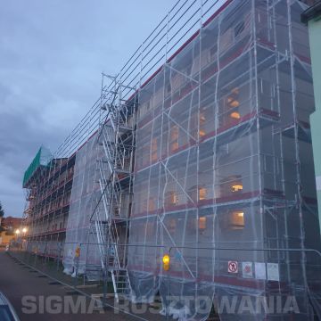Fasadni odri SIGMA 70P - 156 m2 z lesenimi podesti. Neposredno od proizvajalca.