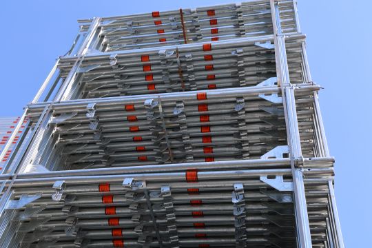 1035.19 m² steel scaffolding with wooden scaffolding planks NEW immediately available